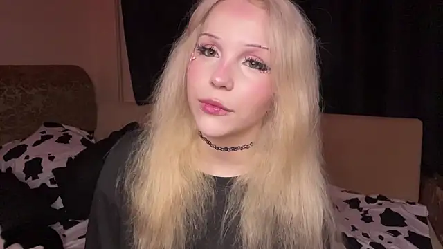 Snapshot of alicauwumeow chatting on 04-12-26, 10:15 alicauwumeow online show from 04-12-26, 10:15