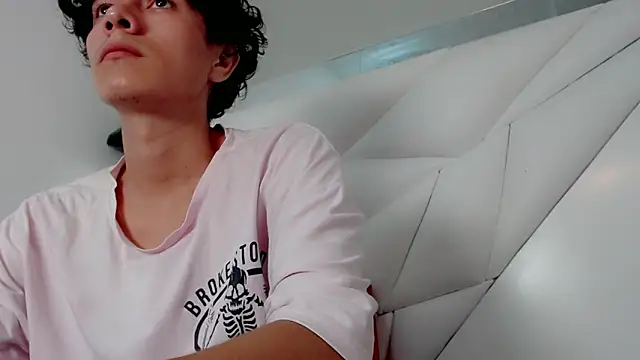 Snapshot of Shirowitheb chatting on 04-10-26, 01:05 Shirowitheb online show from 04-10-26, 01:05