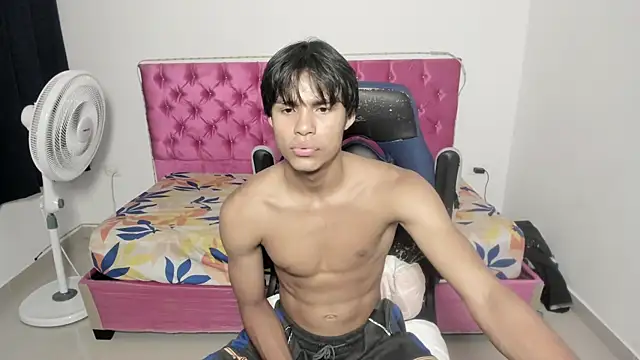 Snapshot of skinny_sam chatting on 06-11-26, 02:53 skinny sam online show from 06-11-26, 02:53