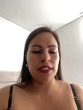 MIA ROSSEEE online show from 06-24-26, 07:35