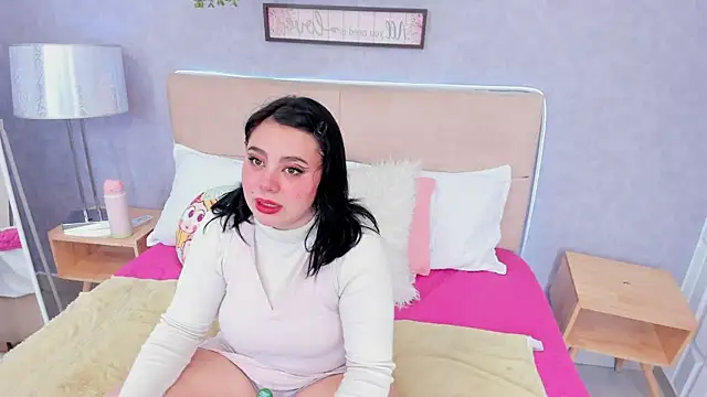 Snapshot of RoxaneBrown chatting on 04-21-26, 07:50 RoxaneBrown online show from 04-21-26, 07:50