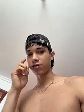 Snapshot of RoughDiamond_ chatting on 06-18-26, 06:34 RoughDiamond online show from 06-18-26, 06:34