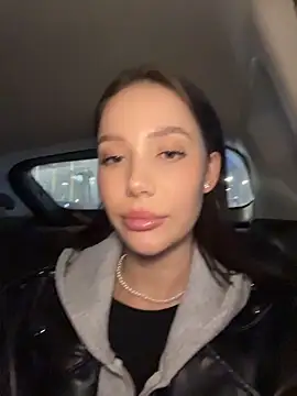 Snapshot of BabyFawn chatting on 04-10-26, 06:01 BabyFawn online show from 04-10-26, 06:01