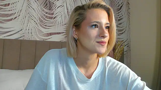 Snapshot of Lizzyvega chatting on 04-17-26, 01:52 Lizzyvega online show from 04-17-26, 01:52