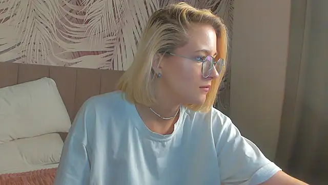 Snapshot of Lizzyvega chatting on 04-28-26, 01:48 Lizzyvega online show from 04-28-26, 01:48