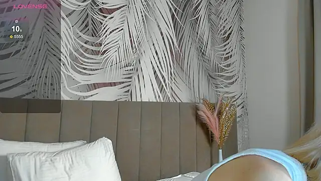 Snapshot of Lizzyvega chatting on 05-01-26, 01:54 Lizzyvega online show from 05-01-26, 01:54