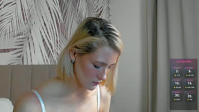 Snapshot of Lizzyvega chatting on 05-08-26, 01:55 Lizzyvega online show from 05-08-26, 01:55