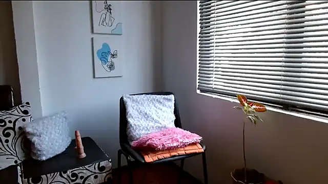 Snapshot of alisonnturbay chatting on 06-02-26, 12:40 alisonnturbay online show from 06-02-26, 12:40