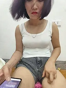 2 banana online show from 06-20-26, 02:14