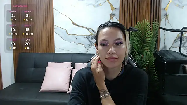 Snapshot of alonddra_tay chatting on 05-26-26, 12:01 alonddra tay online show from 05-26-26, 12:01