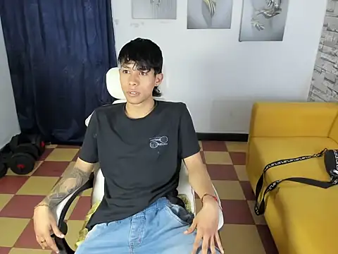 Snapshot of orrduz06 chatting on 04-11-26, 01:21 orrduz06 online show from 04-11-26, 01:21