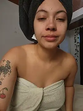 Snapshot of NefertitiXO chatting on 06-23-26, 03:32 NefertitiXO online show from 06-23-26, 03:32