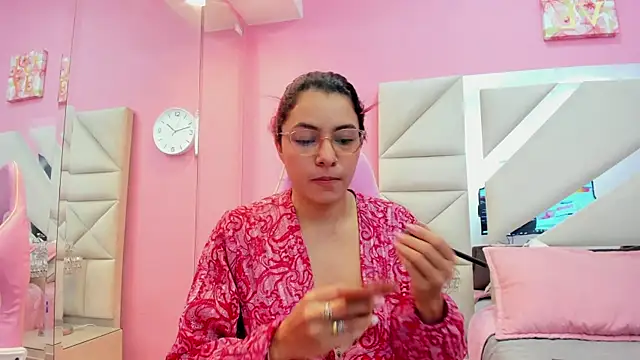 Snapshot of luna_hix chatting on 04-28-26, 04:06 luna hix online show from 04-28-26, 04:06
