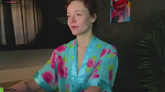 Snapshot of Ricki_Bloom chatting on 06-17-26, 01:08 Ricki Bloom online show from 06-17-26, 01:08