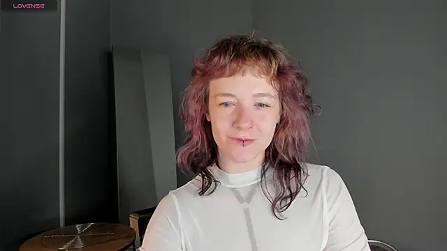 Snapshot of Ricki_Bloom chatting on 06-30-26, 01:17 Ricki Bloom online show from 06-30-26, 01:17