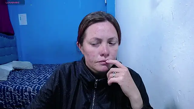 carolinhe26 online show from 05-13-26, 09:11