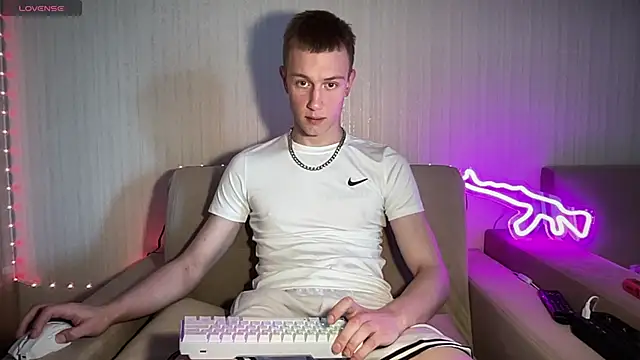 Travis Gracile online show from 06-18-26, 08:58