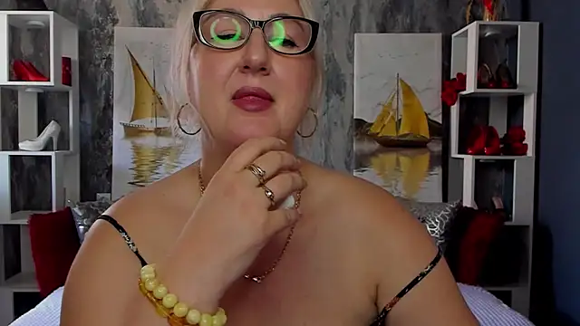 DianaFrances online show from 05-08-26, 10:09