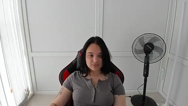 Caroline cutte online show from 06-14-26, 06:48