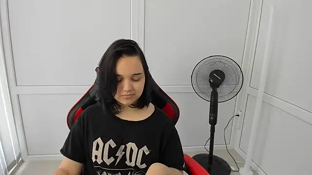 Caroline cutte online show from 06-18-26, 06:46