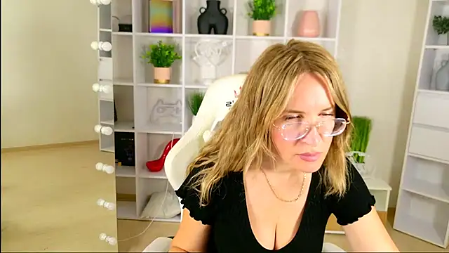 MollyLoll online show from 07-29-26, 10:24