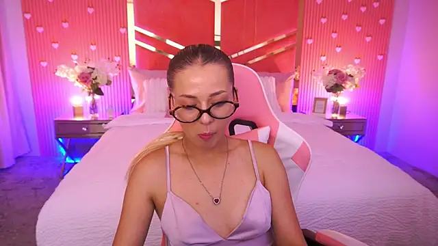 DoveLovee online show from 06-23-26, 12:03