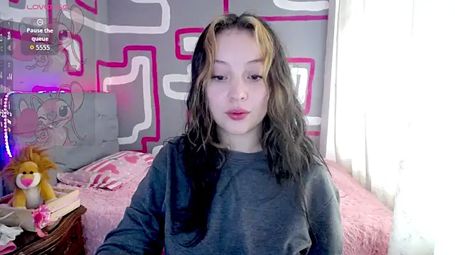 Snapshot of vero_doll12 chatting on 04-13-26, 01:27 vero doll12 online show from 04-13-26, 01:27