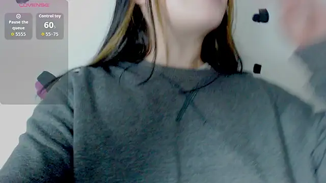 Snapshot of vero_doll12 chatting on 05-25-26, 02:56 vero doll12 online show from 05-25-26, 02:56