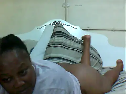 Snapshot of PRETTYFACExx chatting on 04-14-26, 12:00 PRETTYFACExx online show from 04-14-26, 12:00