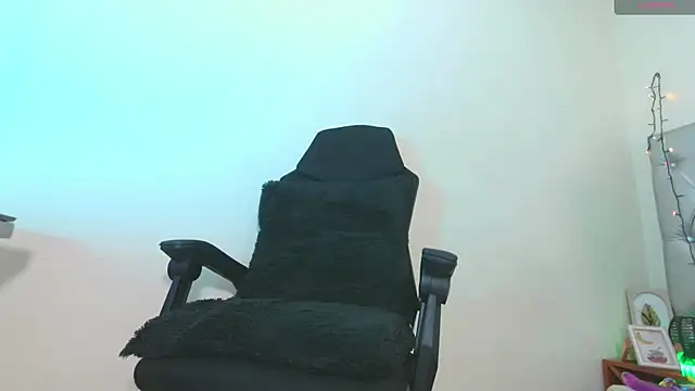 Snapshot of Sharonxt chatting on 07-03-26, 06:36 Sharonxt online show from 07-03-26, 06:36