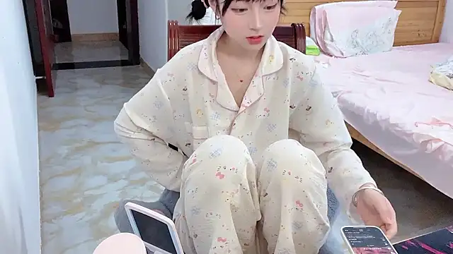 Snapshot of Kaixin-baobao chatting on 04-18-26, 10:52 Kaixin-baobao online show from 04-18-26, 10:52