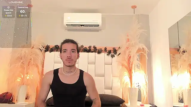 Snapshot of AngeloRoush chatting on 04-14-26, 04:51 AngeloRoush online show from 04-14-26, 04:51