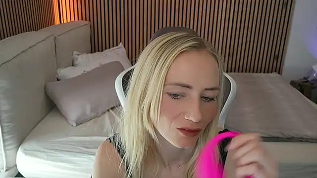 Snapshot of Ella_Mysterie chatting on 04-26-26, 08:45 Ella Mysterie online show from 04-26-26, 08:45