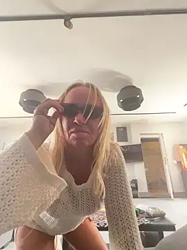 parisheliton online show from 04-18-26, 10:30