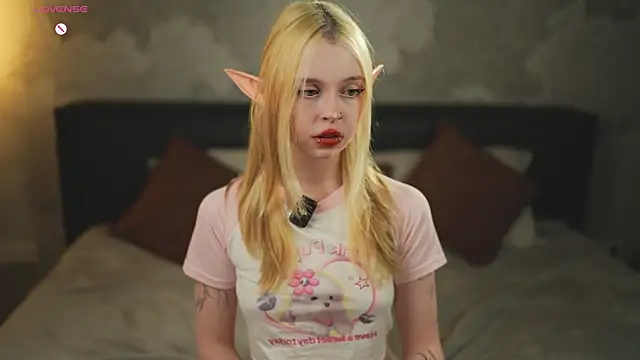 Snapshot of ElvenCat chatting on 04-29-26, 04:11 ElvenCat online show from 04-29-26, 04:11