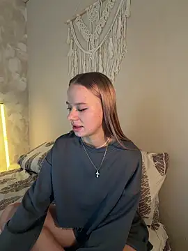 Snapshot of leyaaftermidnight chatting on 04-14-26, 09:15 leyaaftermidnight online show from 04-14-26, 09:15