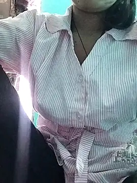 Snapshot of Liviya__225__ chatting on 04-13-26, 11:48 Liviya 225 online show from 04-13-26, 11:48