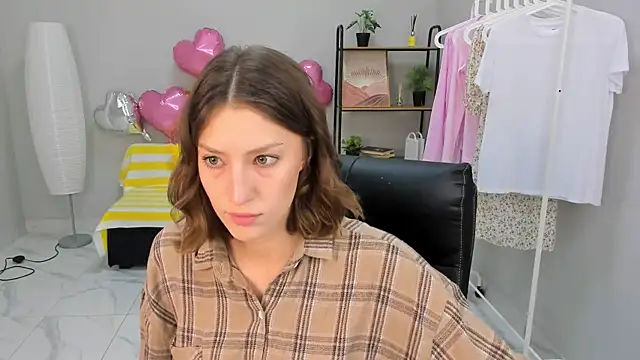 Freya Belis online show from 04-28-26, 10:09