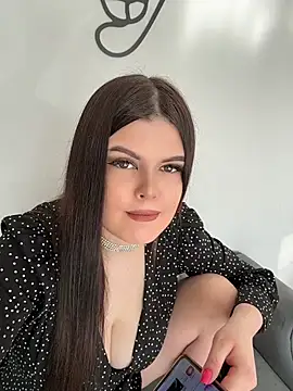 Snapshot of AmeliaBronze chatting on 04-29-26, 02:04 AmeliaBronze online show from 04-29-26, 02:04