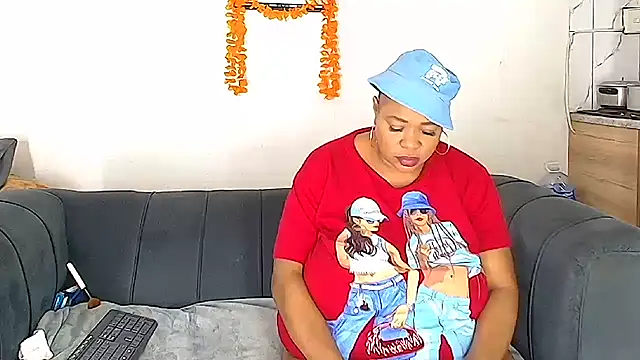 BUSTYQUEEN56  online show from 04-18-26, 10:30