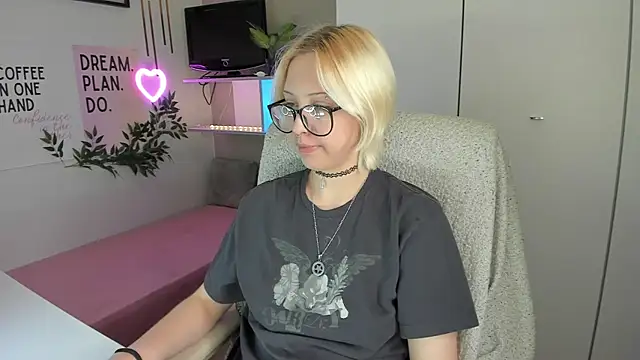 Neko Sora online show from 05-18-26, 10:59