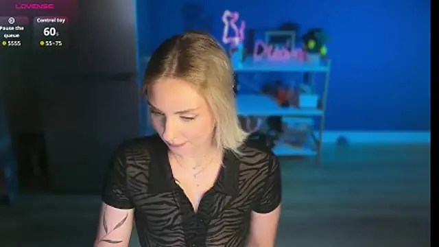 Snapshot of mari_grey chatting on 05-19-26, 08:48 mari grey online show from 05-19-26, 08:48