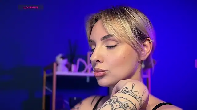 Snapshot of mari_grey chatting on 05-22-26, 08:47 mari grey online show from 05-22-26, 08:47
