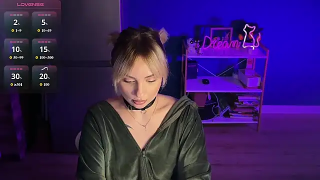 Snapshot of mari_grey chatting on 05-24-26, 08:36 mari grey online show from 05-24-26, 08:36