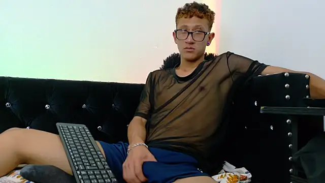 Snapshot of Damian_nix chatting on 04-15-26, 05:14 Damian nix online show from 04-15-26, 05:14