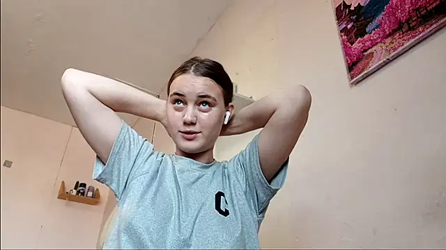 RoxanneStuard online show from 04-18-26, 09:02