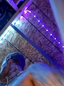 Snapshot of shakemoney6523 chatting on 04-12-26, 05:01 shakemoney6523 online show from 04-12-26, 05:01