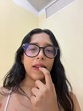 Snapshot of milakitti chatting on 05-01-26, 06:07 milakitti online show from 05-01-26, 06:07