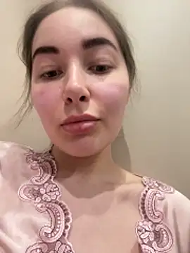 Snapshot of Doris2222 chatting on 04-12-26, 07:19 Doris2222 online show from 04-12-26, 07:19