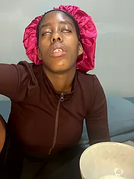 petite bee online show from 05-16-26, 04:42